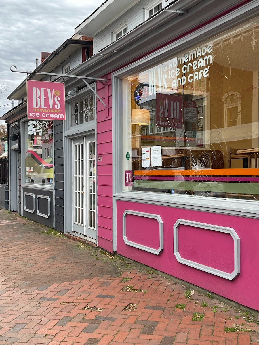Bev's Homemade Ice Cream & Cafe